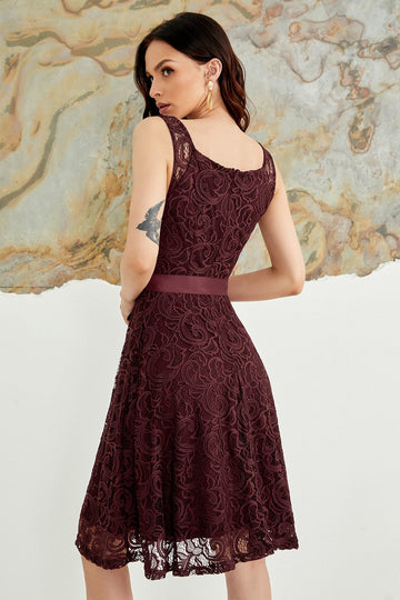 Vestido de renda de pescoço de Borgonha V